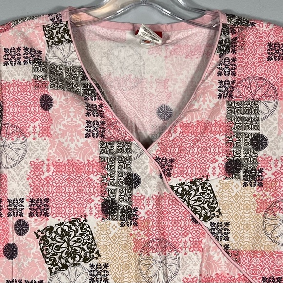 Dickies Pink Patchwork Scrub Top Size Small Loose Fit Tie Back Waist Nursing - Picture 3 of 9
